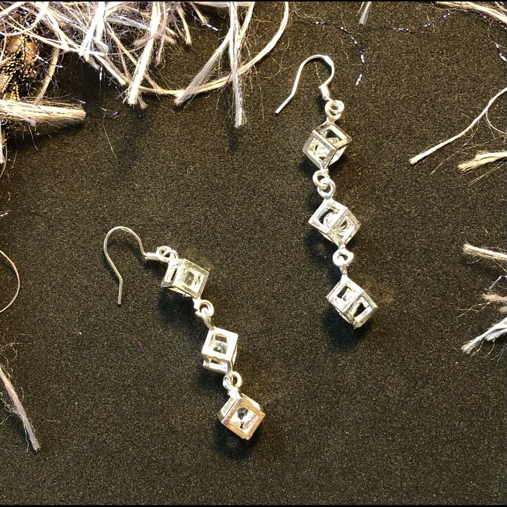 🥳 NEW Fashion Box Dangle Earrings